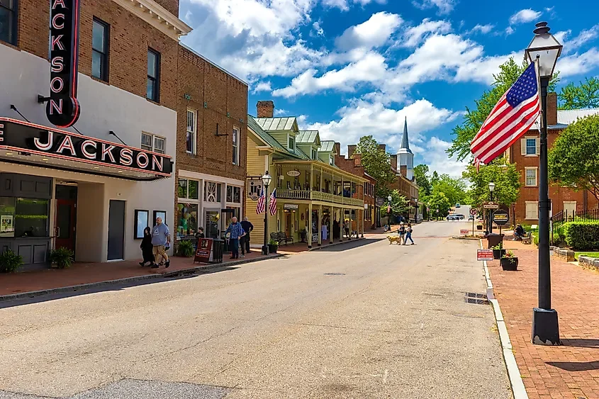9 Southern United States Towns With A Slower Pace Of Life ☀️