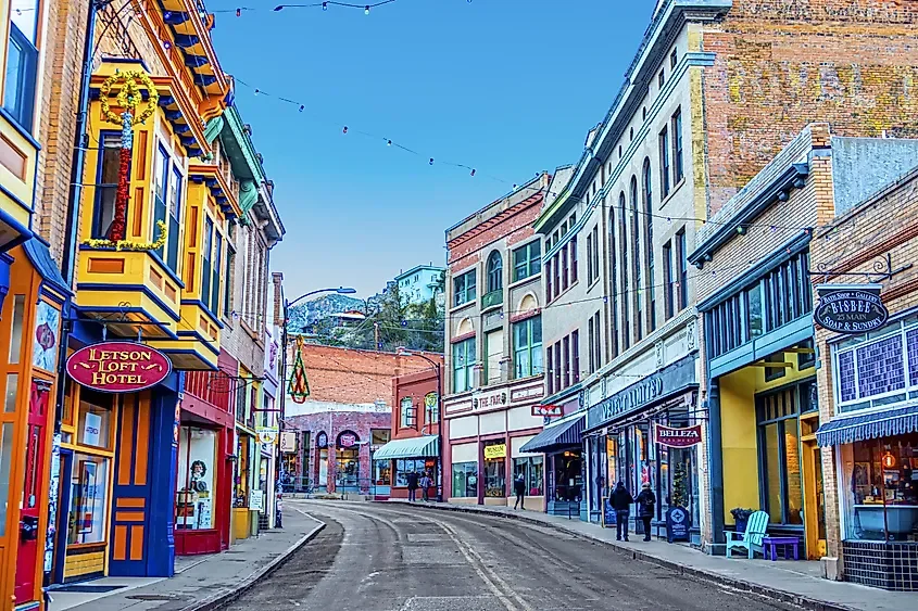 12 Off-The-Beaten-Path Towns In The United States 🇺🇸 