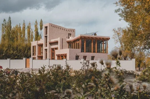 Gulzar’s Residence / Field Architects 🧏🏻