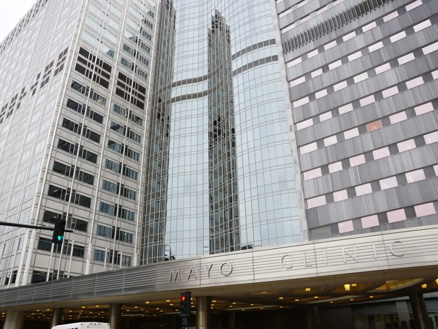 Lawsuit alleges Mayo Clinic cuts corners with AI, putting patient care and privacy at risk 🏥