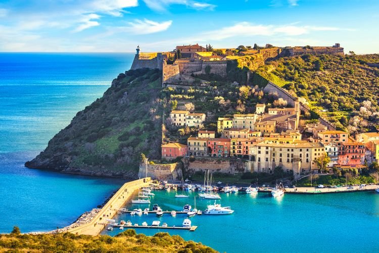 6 Lesser-known Mediterranean Destinations to Visit This Summer Instead of Santorini and the Amalfi Coast 🏝️