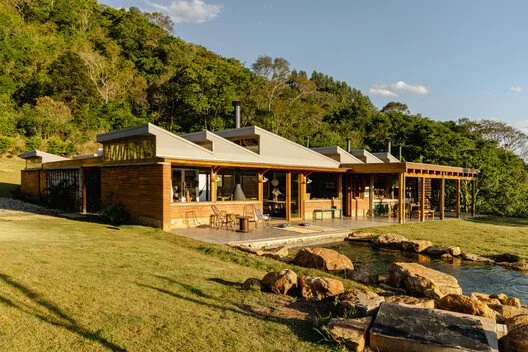 Matita-Perê House / Matéria Base