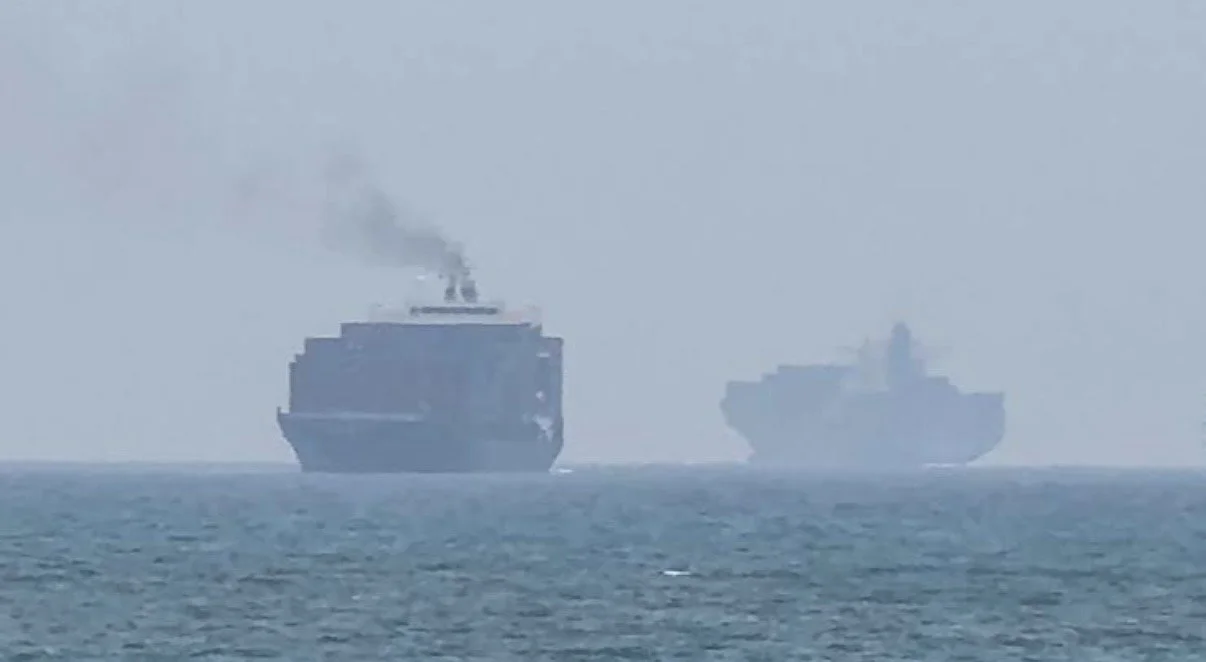 U.S. and Iran exchange strikes as Strait of Hormuz standoff escalates 🚢