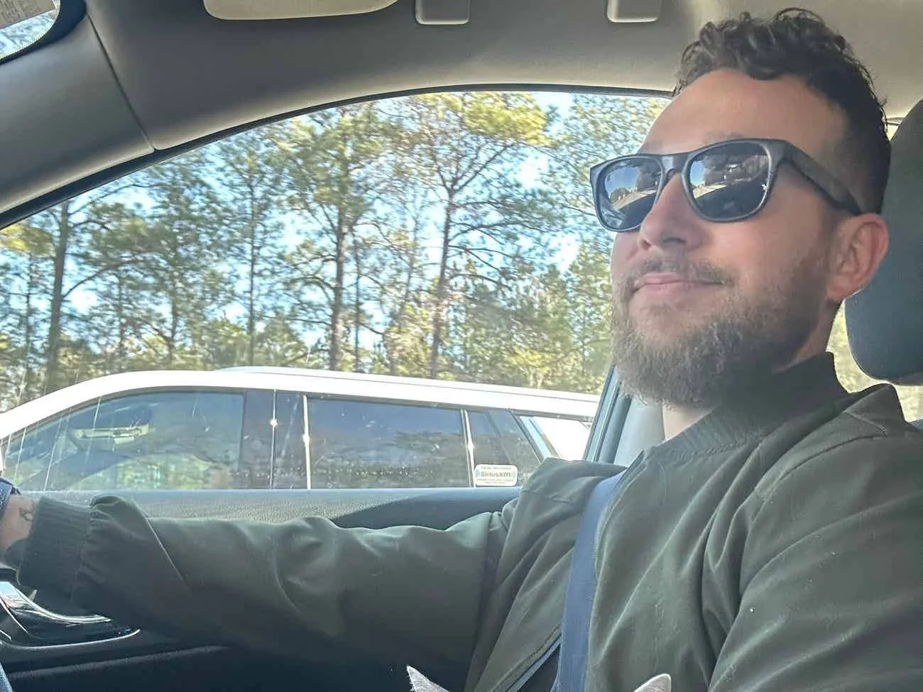 A financially independent millennial breaks down 4 ways to bring in cash, and shares the easiest type of hustle to start with 💸