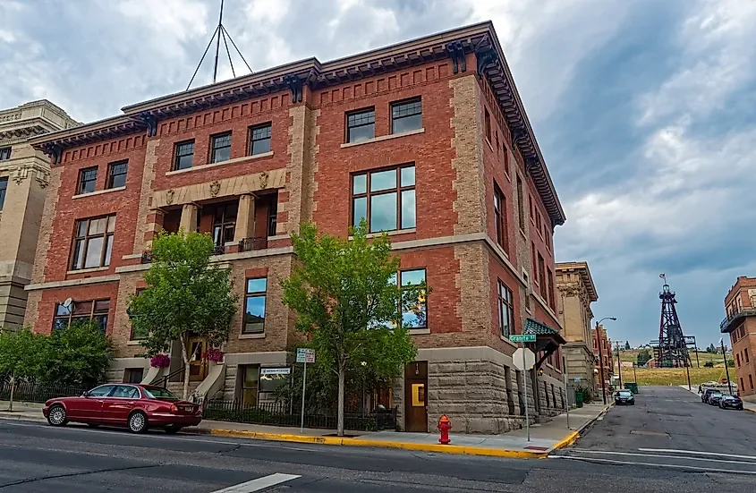 9 Stress-Free Montana Towns For A Weekend Retreat 🏔️