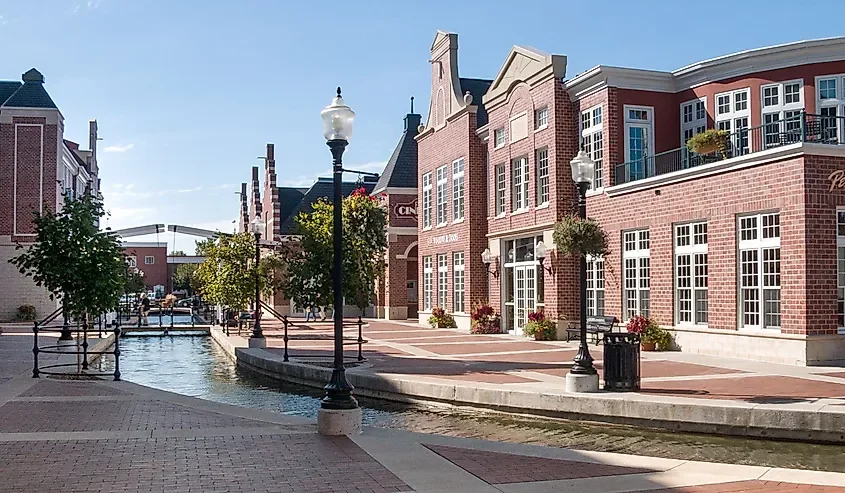10 Best Small Towns In Iowa For A Crowd-Free Summer 🌽