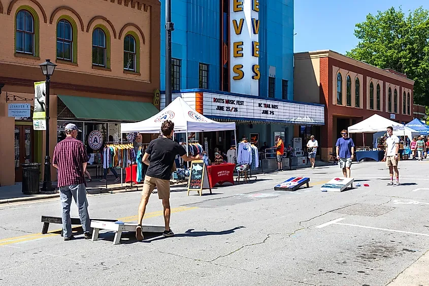 12 Nicest Small Towns In North Carolina 🌲