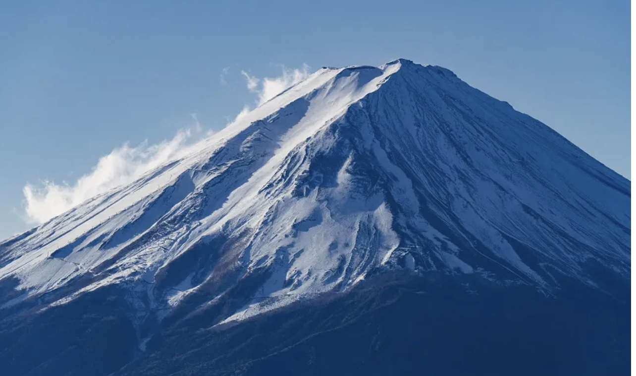 Hiker needs to be rescued from Mount Fuji two times in two days 🗻