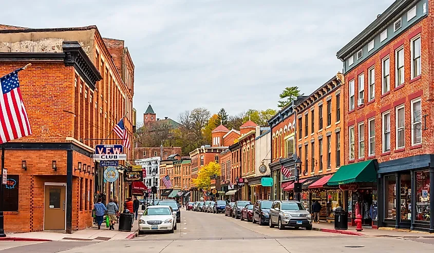 8 Most Charming Town Squares In Illinois 🌳