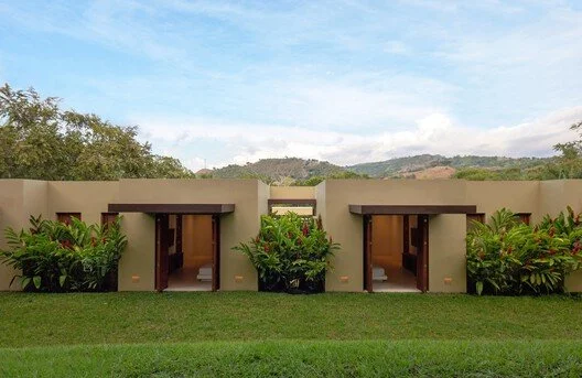 Threshold House / David Macias