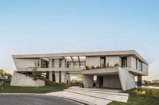Lomadas House / Grizzo Studio