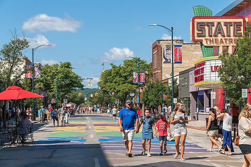 9 Coolest United States Towns For A Summer Vacation In 2026 🙉
