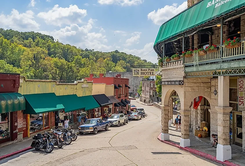 7 Prettiest Main Streetscapes In The Ozarks 🌳