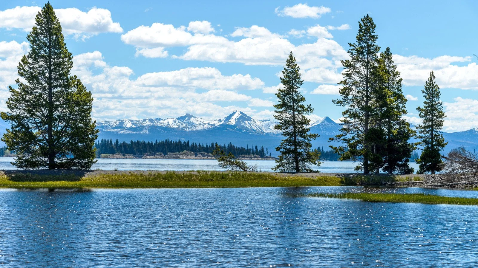 North America's Largest High-Elevation Lake Is A Must-Visit In Its Namesake National Park