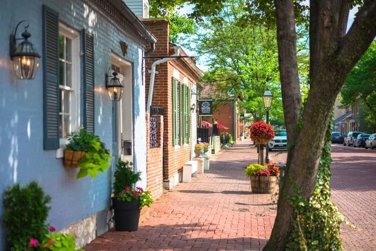 These Are the 10 Most Charming Main Streets in the Midwest