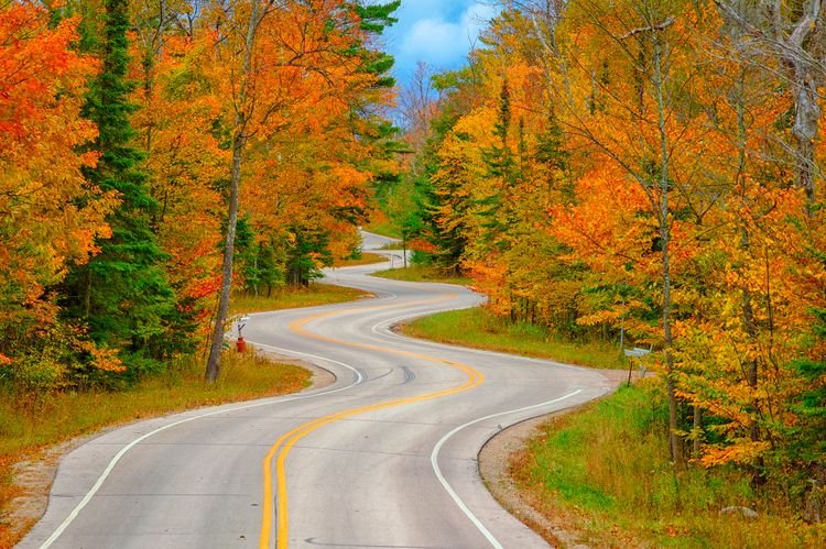 We Asked 5 Travel Experts for the Coziest Fall Getaways in the Midwest—and They All Pointed to the Same Place