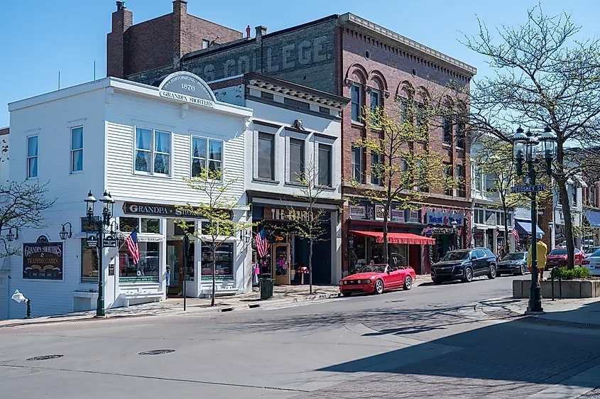 10 Most Charming Town Squares In Michigan