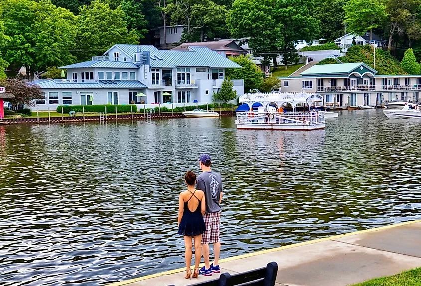 11 Best Great Lakes Towns For A Weekend Trip