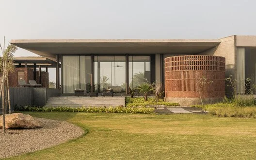 The House of Continum / Squelette Design