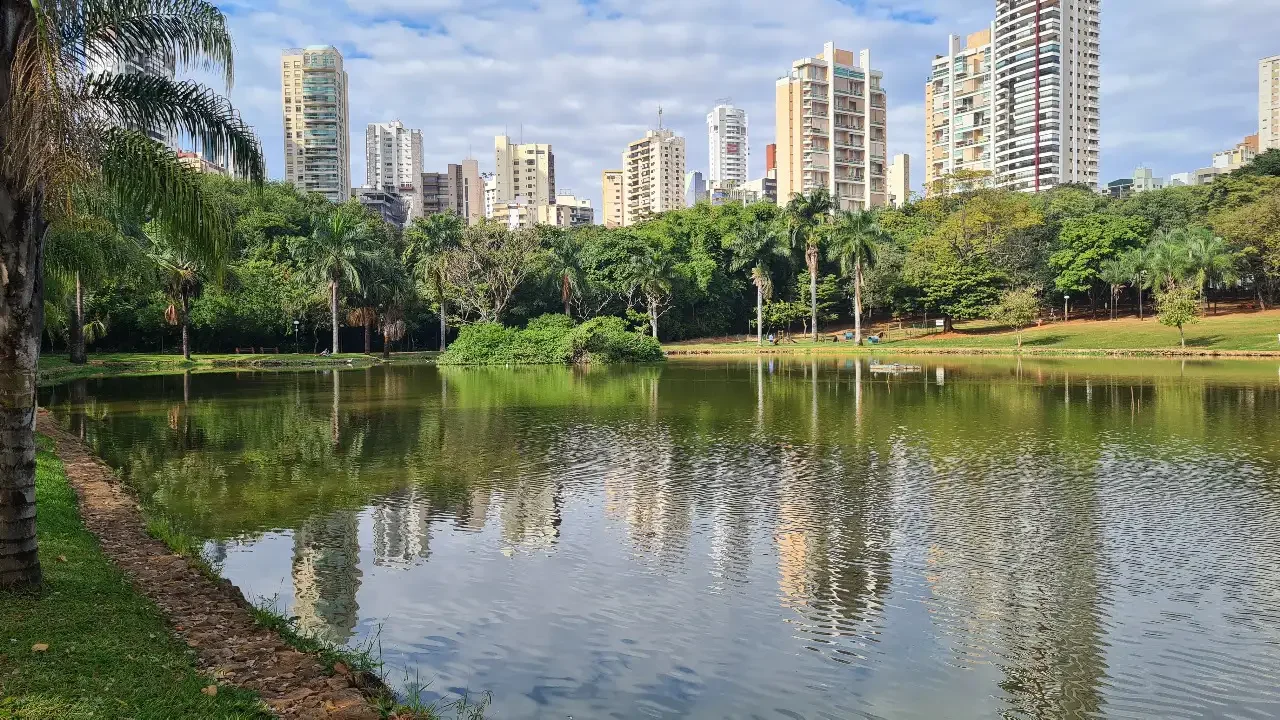 Goiânia couldn’t be better summed up than with the famous local saying: ‘Já que não tem mar, vamos pro bar!‘ (Since there’s no sea, let’s hit the bar!)…