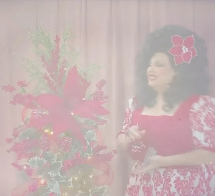 @deltawork is getting me in the holiday spirit while I prep hella cards, prints, and a rack of block printed upcycled clothing to bring with me to these three markets coming up this month at @vetiveroakland this Saturday the 6th, @dynamodonut the 14t