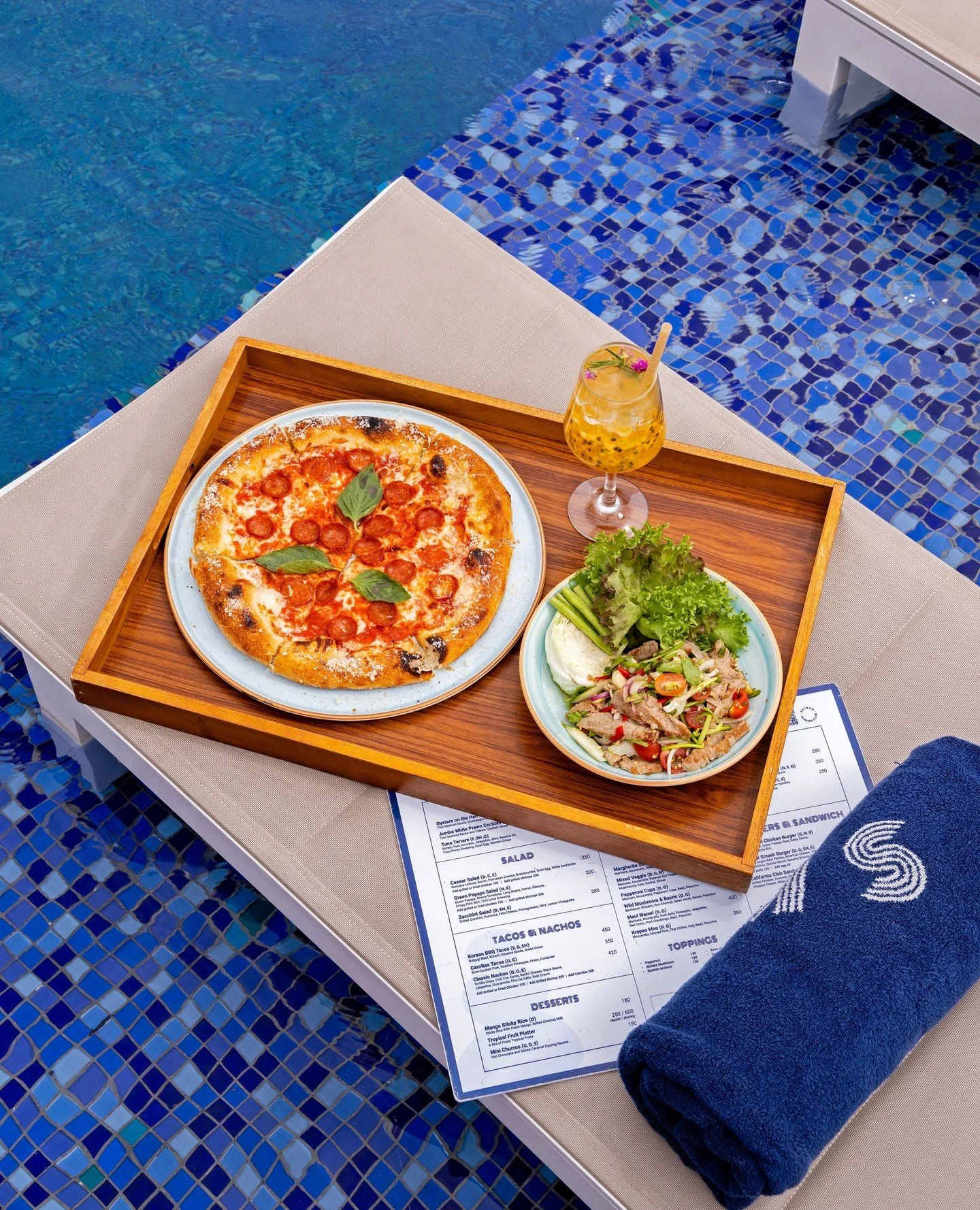 Pizza counts as swimming fuel⁠
⁠
One crispy bite, a fresh crunch on the side, and a bright sip doing the heavy lifting.⁠
⁠
If lunch looks this good&hellip; staying in the pool is basically mandatory.