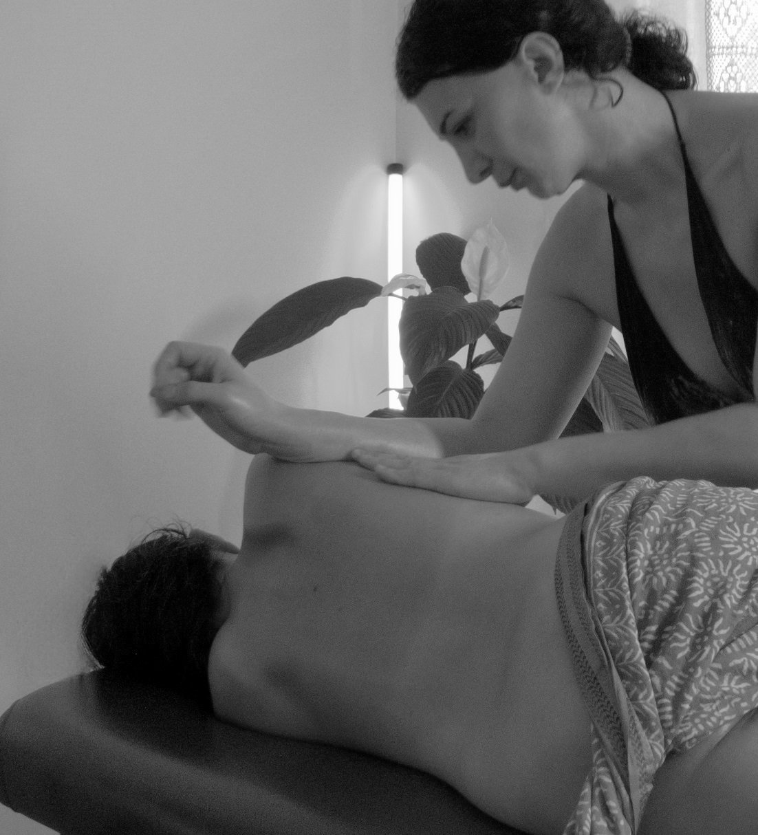 DSC00594 resized-bw.jpg