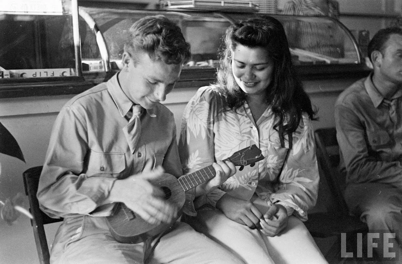 09d23e70f5c71a57_girl & ukulele (2).jpg