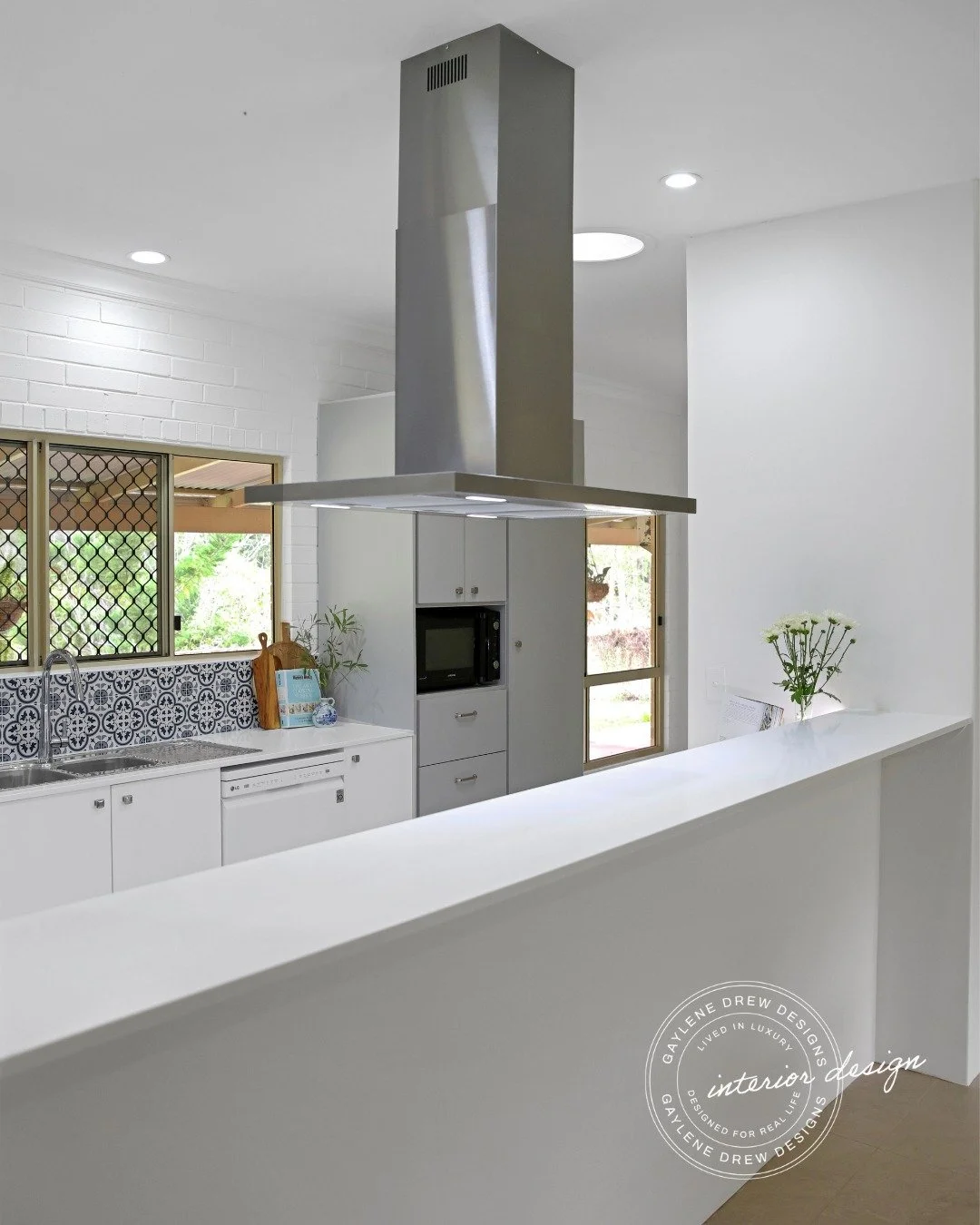 {COMPLETED PROJECT}
Designed for real routines. Real mess. Real life.
The goal here wasn&rsquo;t perfection &mdash; it was ease.
And that&rsquo;s exactly what this space delivers.

#familyhomedesign #interiordesignlife #homerenovation #livedinluxury 