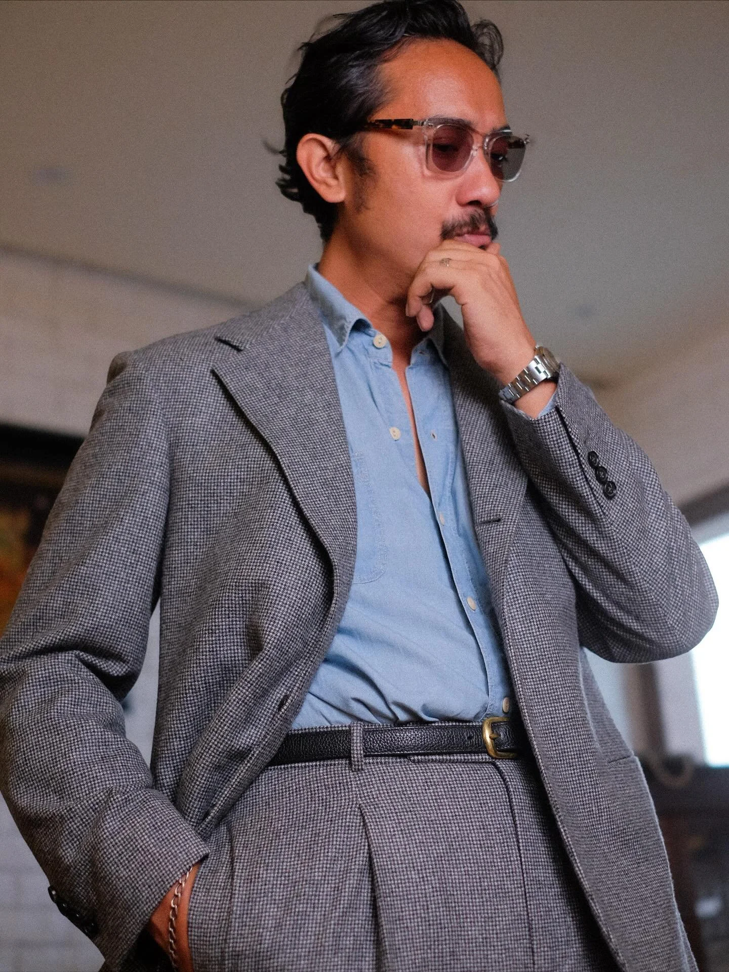 Classic &amp; iconic meets laid back sophistication - a timeless charm. Woven with intention, tailored with soul; each suit is a reflection of time-honored craft, patiently brought to life in our workshop.
。
#tailorjakarta #brillington #bespoketailor