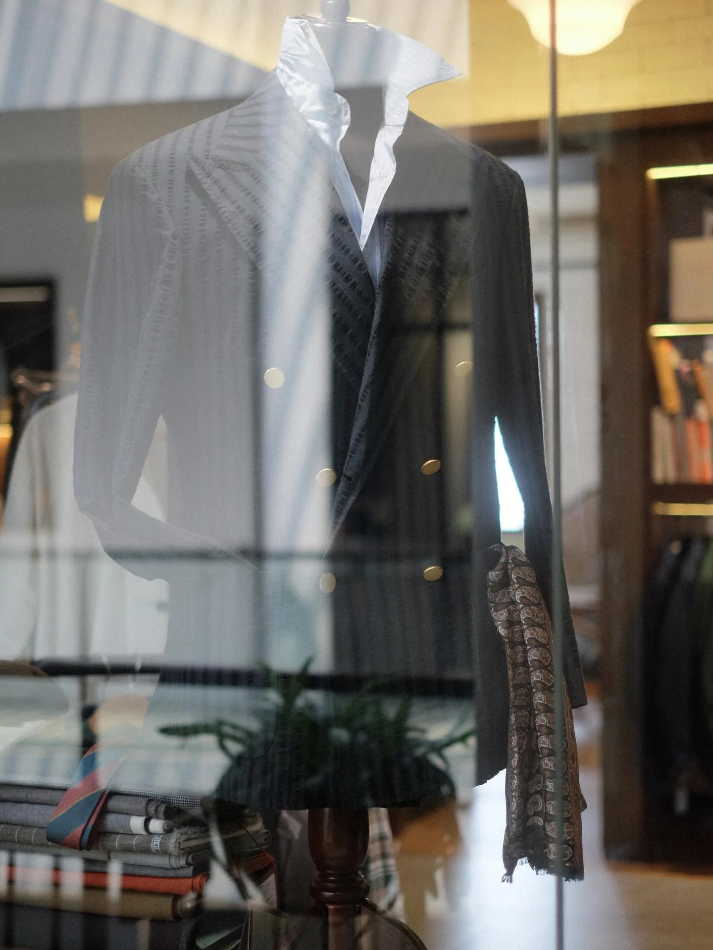 It&rsquo;s time to build your summer wardrobe.

We&rsquo;ll take you through the season; lighter, easier, more alive.

Visit us in Gunawarman.