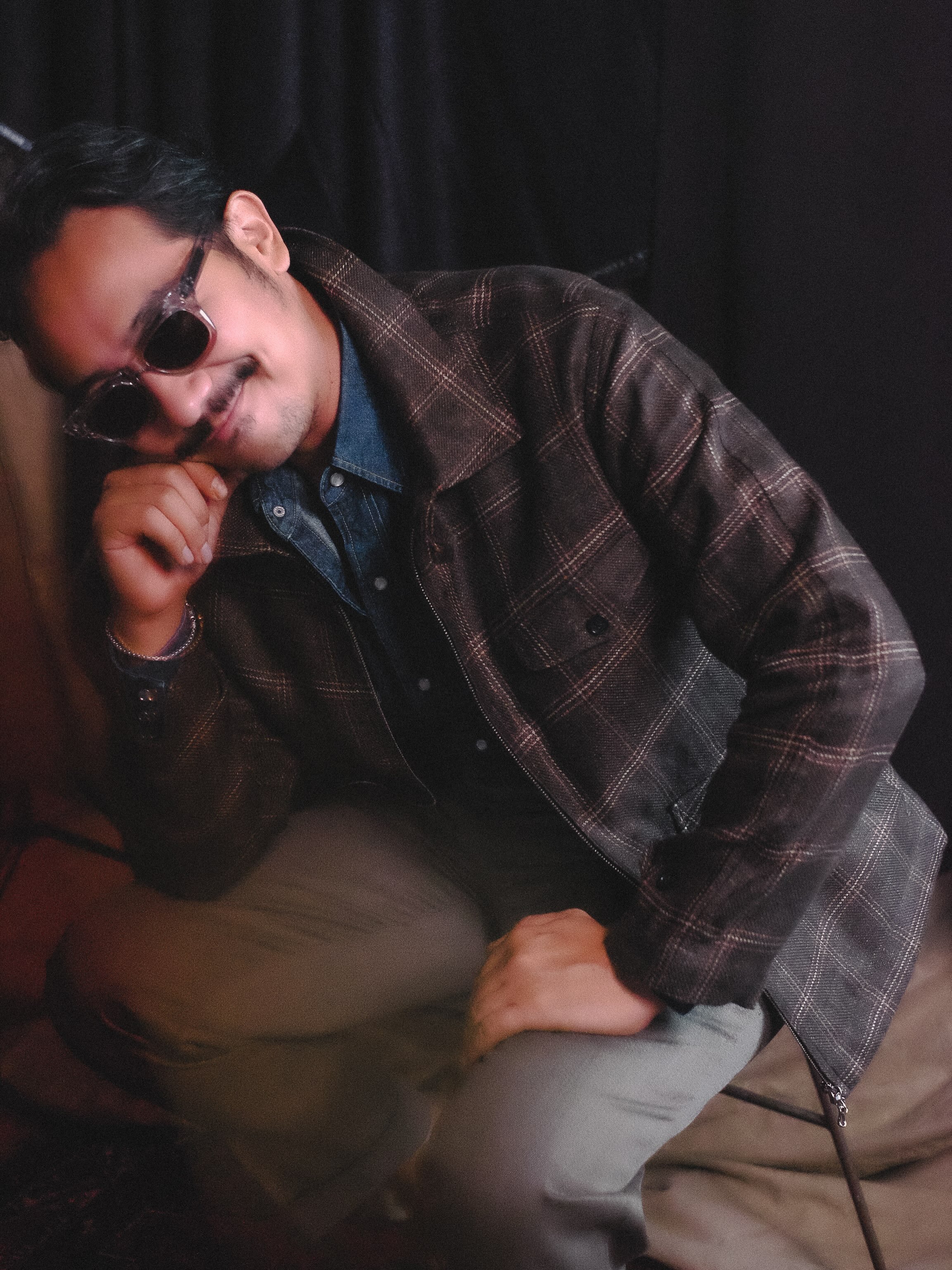 Inspired by the classic rider&rsquo;s jacket, reimagined in Maison Hellard Chipperfield linen.

A strong collar, functional pockets and a double-zip front give the piece its distinctive character - relaxed, practical, and made for movement.

Brilling
