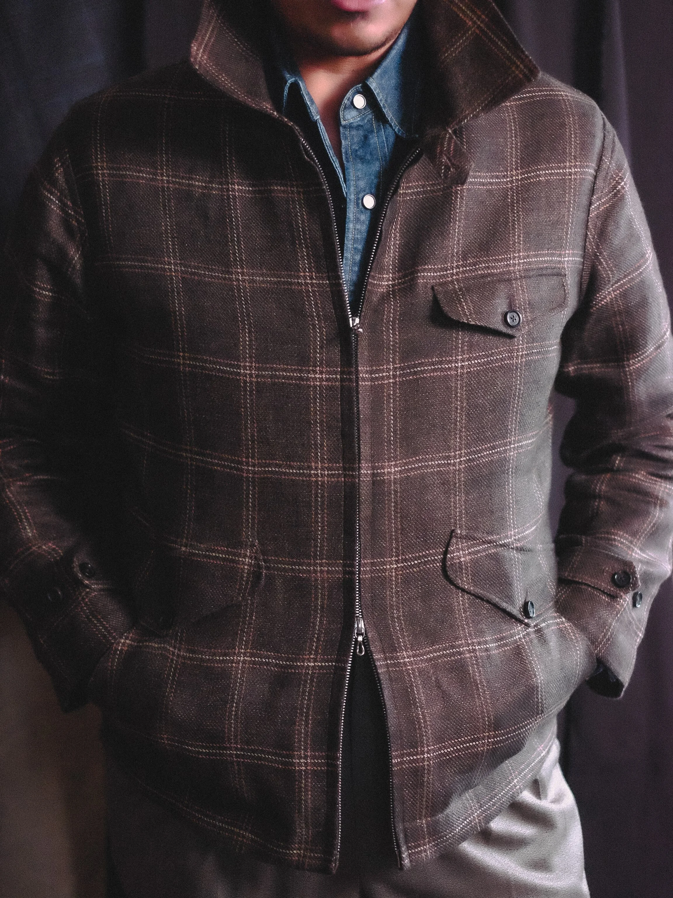 The Rider, in linen.

A familiar silhouette, reworked through a different lens.

Cut from Maison Hellard Chipperfield linen, this rider-inspired jacket brings together the rugged character of a field jacket with the natural texture and ease of linen.