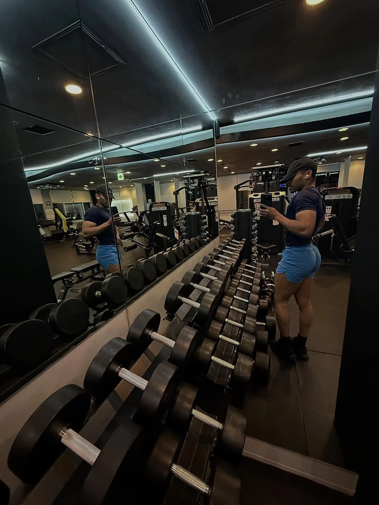 sshh still groundwork 🖤
 #groundwork #mirrorcheck #latenightsession  #gym #aesthetic