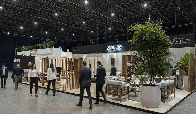 Hace un mes @laferiadediseno de Medell&iacute;n fue un espacio para encontrarnos con nuevas ideas, inspiraciones y formas de entender el mundo a trav&eacute;s del dise&ntilde;o.

@mario_trimarchi nos llev&oacute; al universo po&eacute;tico de Incanta