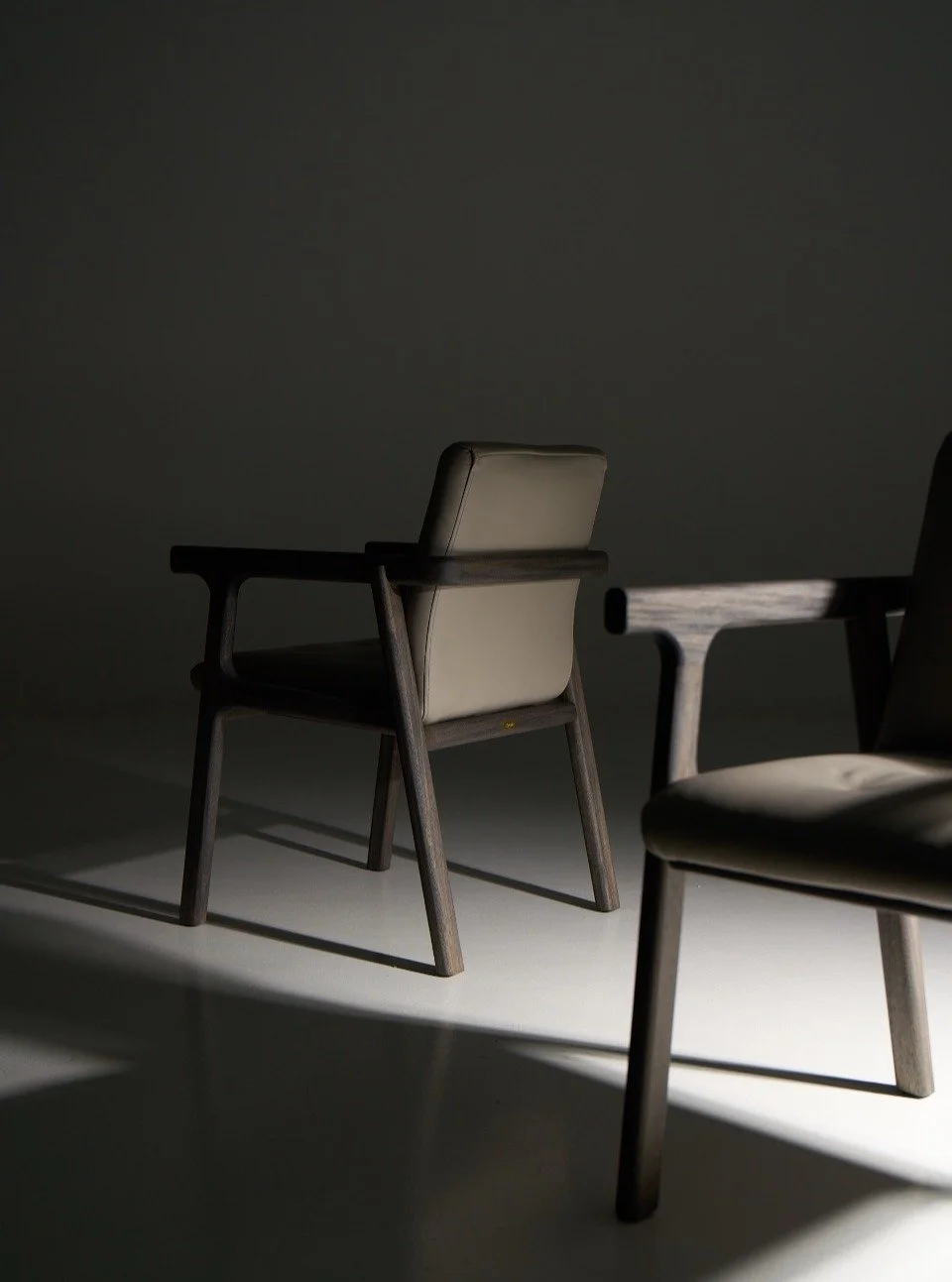 Vesta dining chair.

A balance of comfort and elegance, designed to make every gathering unforgettable.