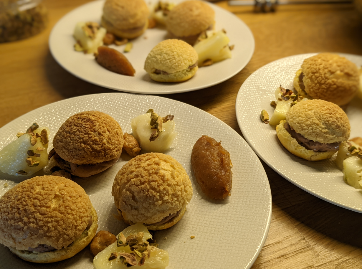 Crunchy cream puff pineapple and apple custard.png