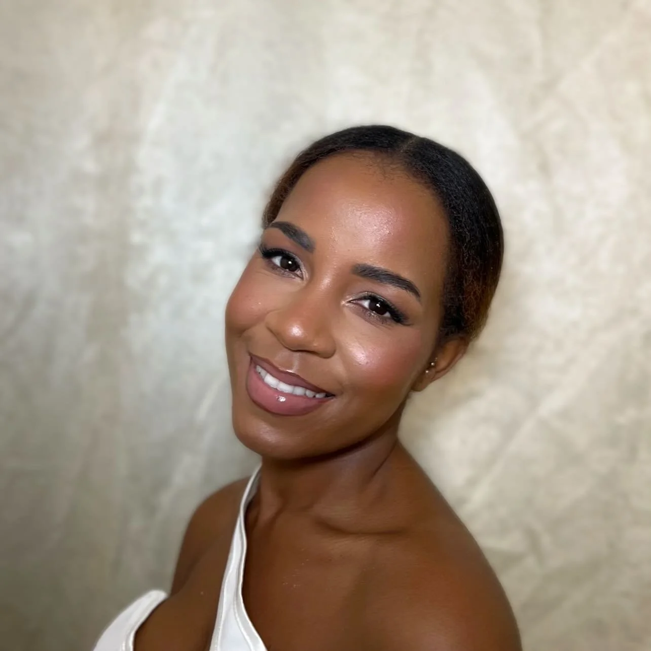 Timeless, radiant, effortless. The kind of bridal makeup you&rsquo;ll love in every wedding picture ✨ 
Ready for yours? Lets chat! 
Makeup by me @styledbyfrancesca 

#bridetobe #bridalmakeup #bridalinspo #weddinglook #weddingmakeupartist #hertfordshi