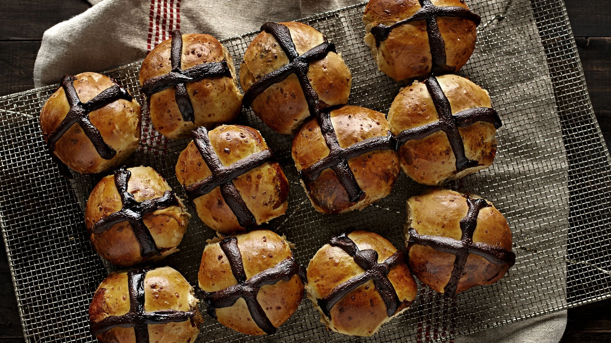 WEB_MNDLZ-Vegemite-HC-Buns.jpg