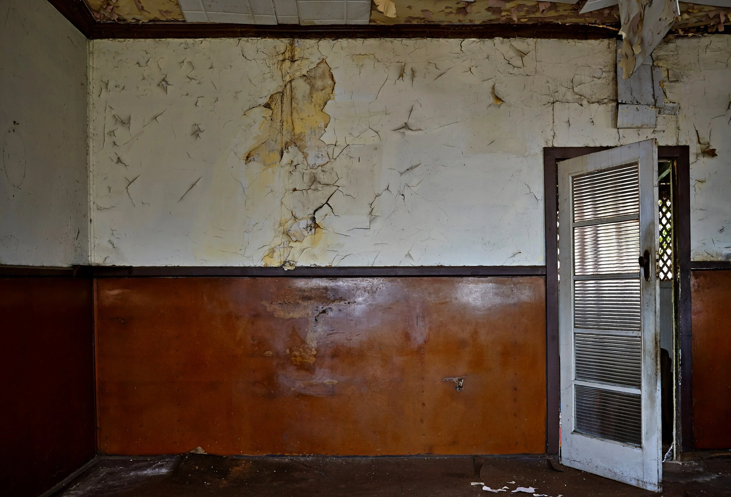 WEB_WEST-Abandoned-Living-Room.jpg