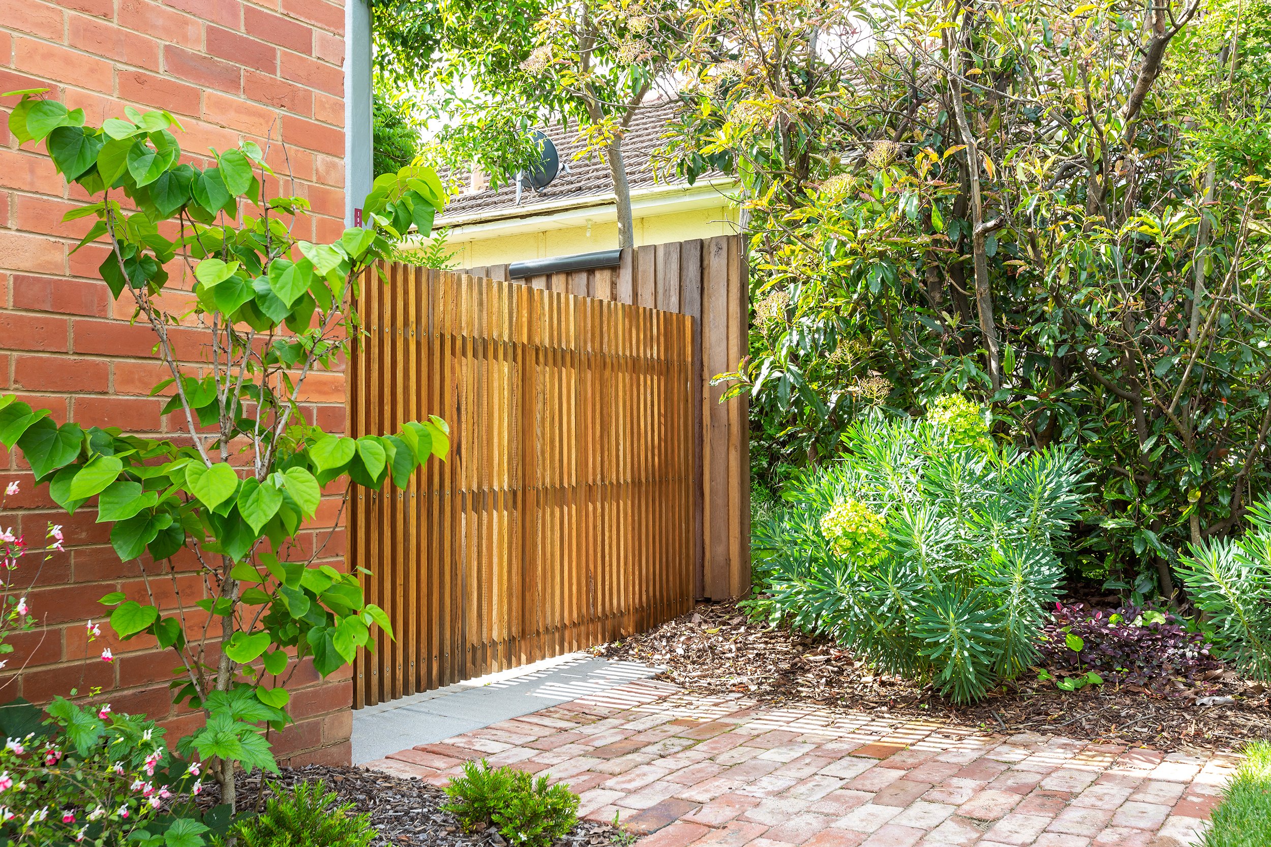 Side access gate and planting
