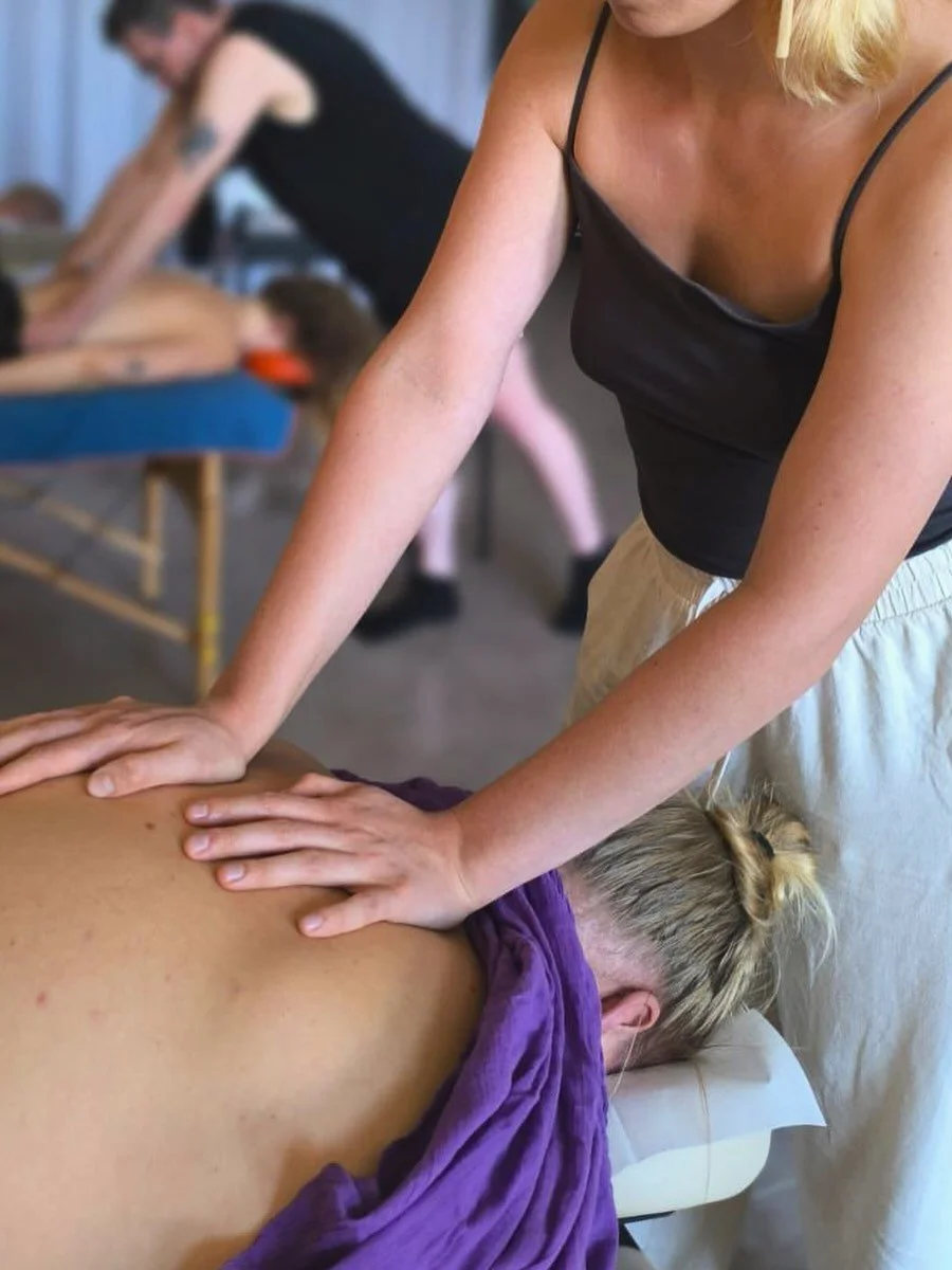 Back once again from a deep dive into myself, my womb and body 😮&zwj;💨

During the second half of September I went @mysteryanaha&rsquo;s Medicine Womb retreat and straight after this to @nisarga8 bodywork course Opening to Breath, which was my thir