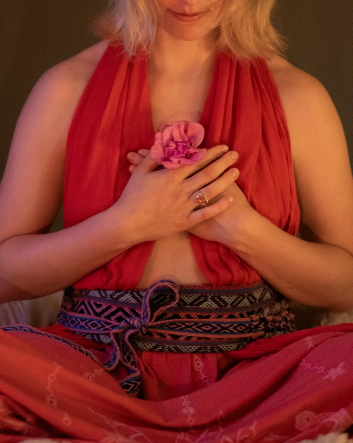 How comfortable are you holding the uncomfortable?

During a recent (first time solo!) medicine ceremony it was the topic that came up most. 

Each time I had a more or less unpleasant feeling or a nudge, I tended to look the other way. Bury my head 