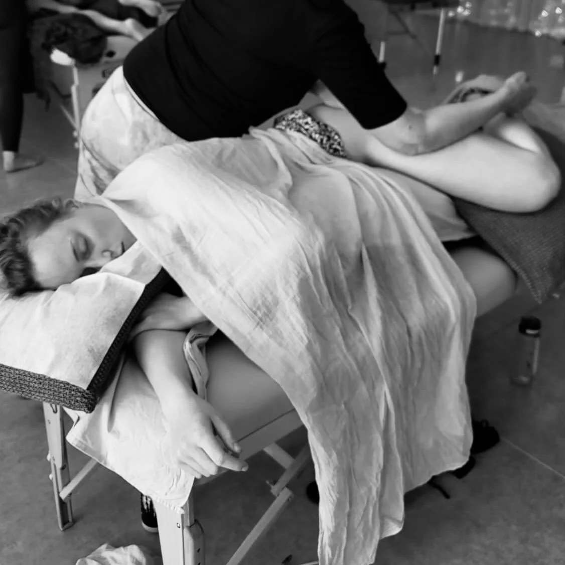 Kehapalve

V&otilde;tan vastu ebamugavuse
V&otilde;tan vastu valu
V&otilde;tan vastu oma hirmud
ja n&auml;itan neile valgust
V&otilde;tan vastu oma suuruse,
julguse, ilu ja elu
V&otilde;tan vastu oma keha: oma voldid,
kurvid, armid
V&otilde;tan vastu