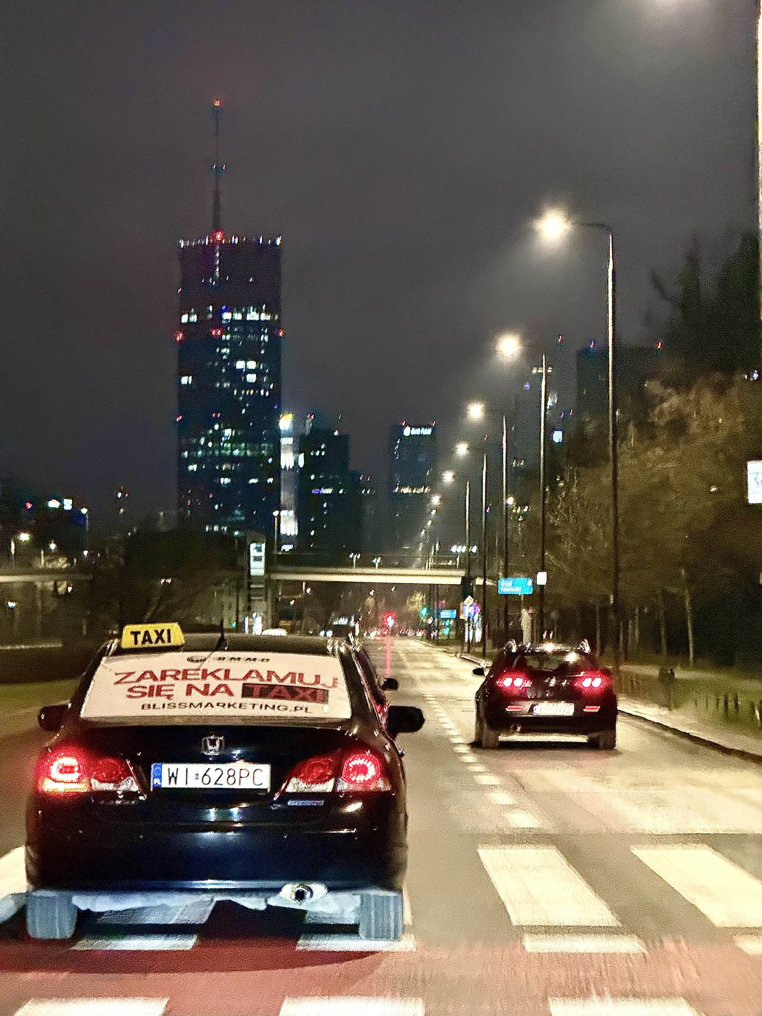 Skuteczna ekspozycja marki dzięki reklamom na taxi