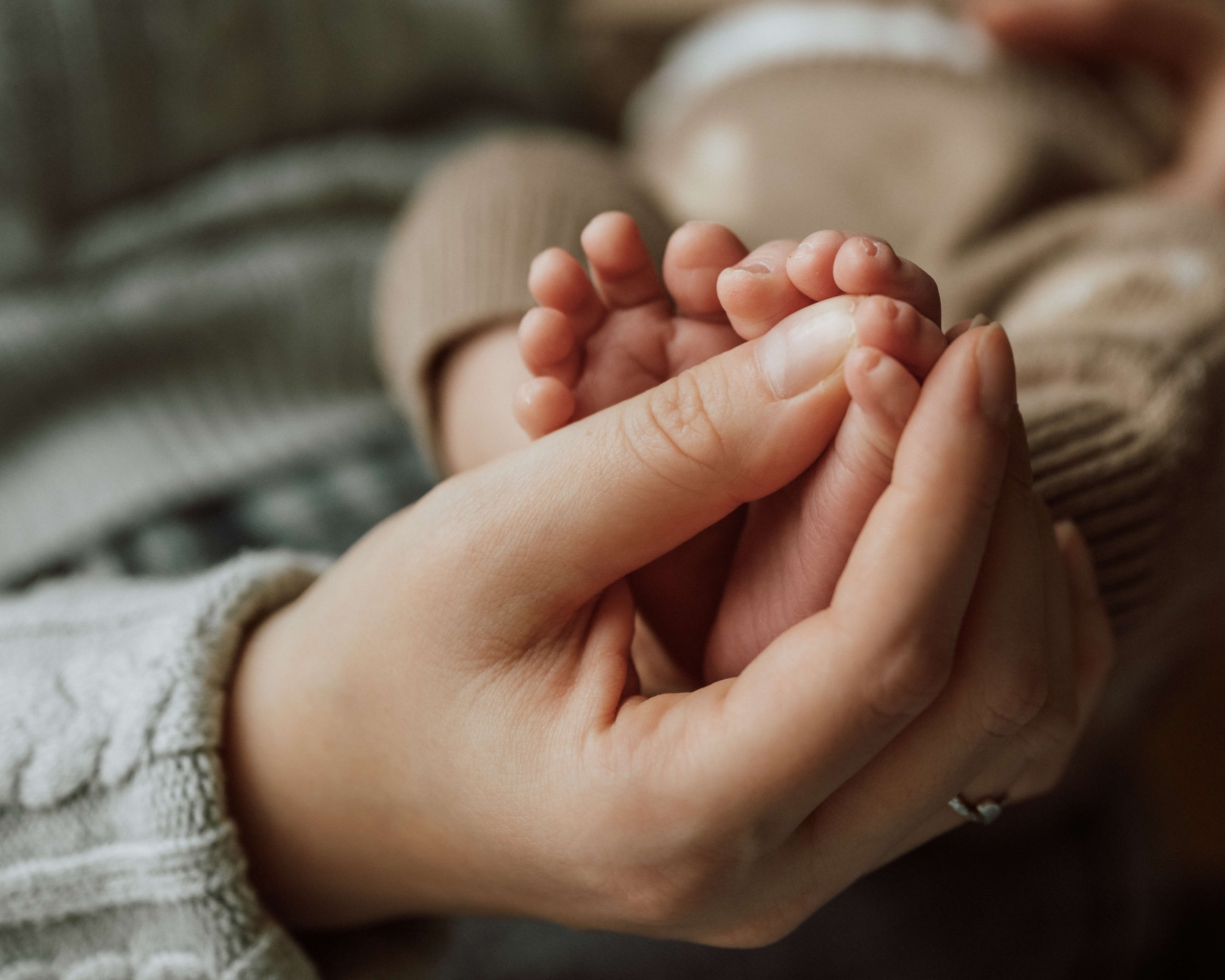Newborn-photography-Dublin-baby-feet.jpg