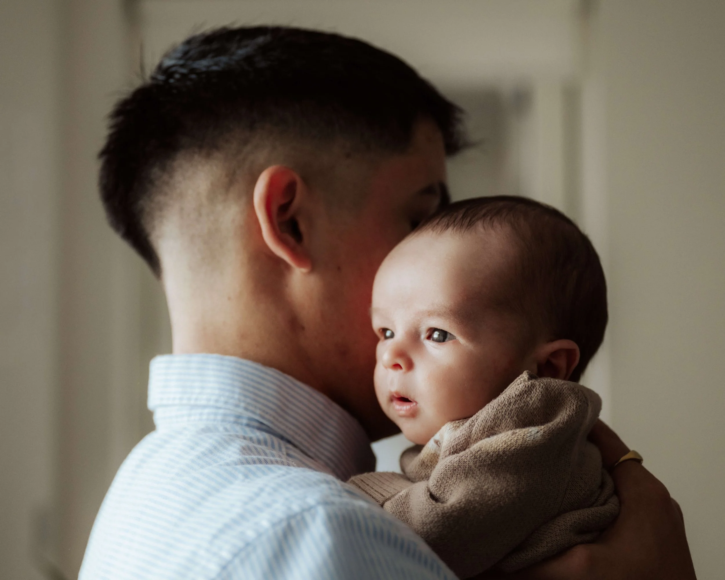 Newborn-photographer-Dublin-dad-holding-baby.jpg