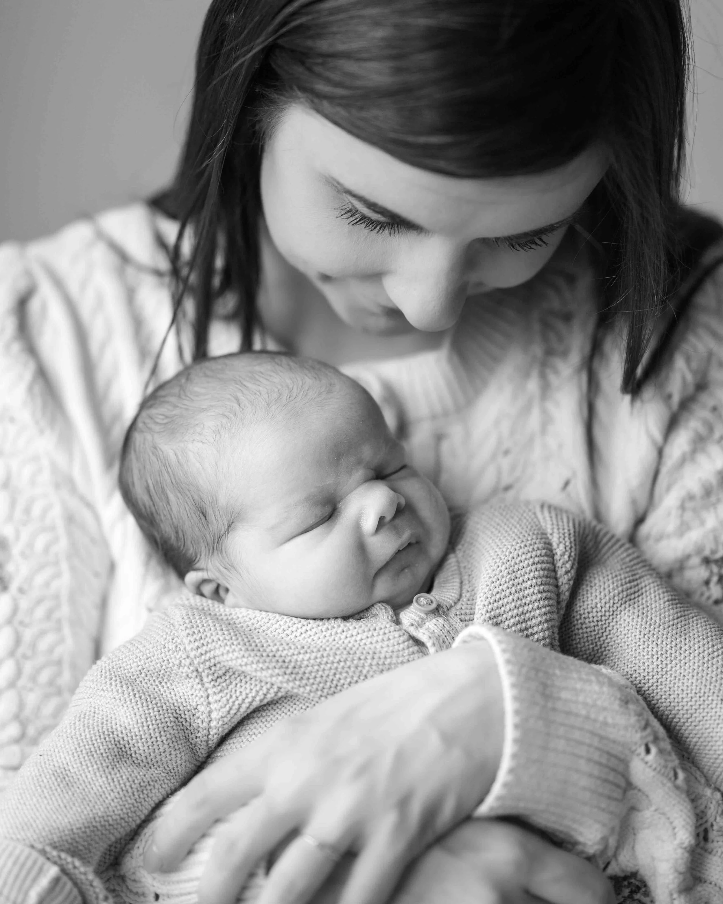 kildare-baby-photography-mum-holding-baby.jpg