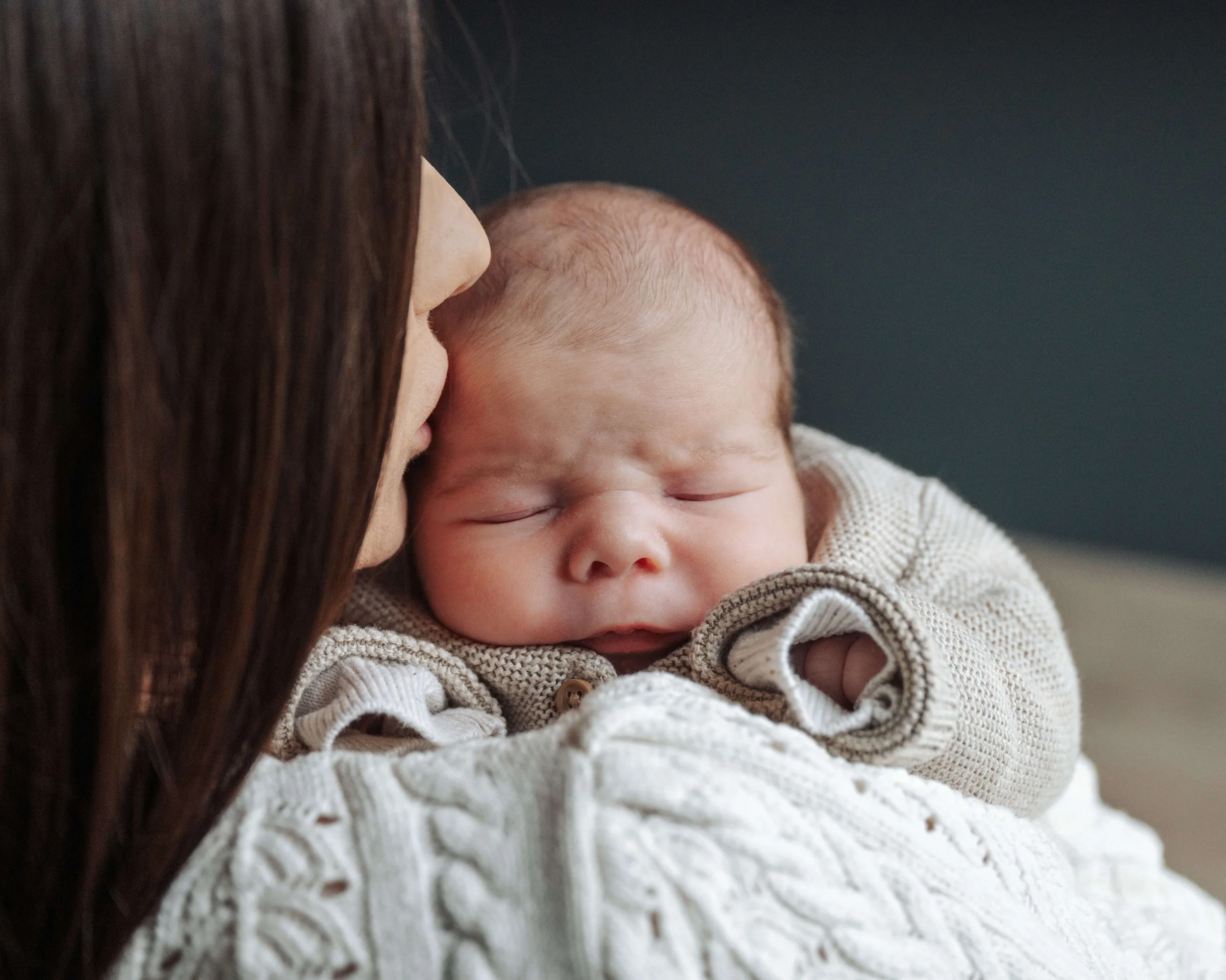 newborn-photoshoot-at-home-1.jpg