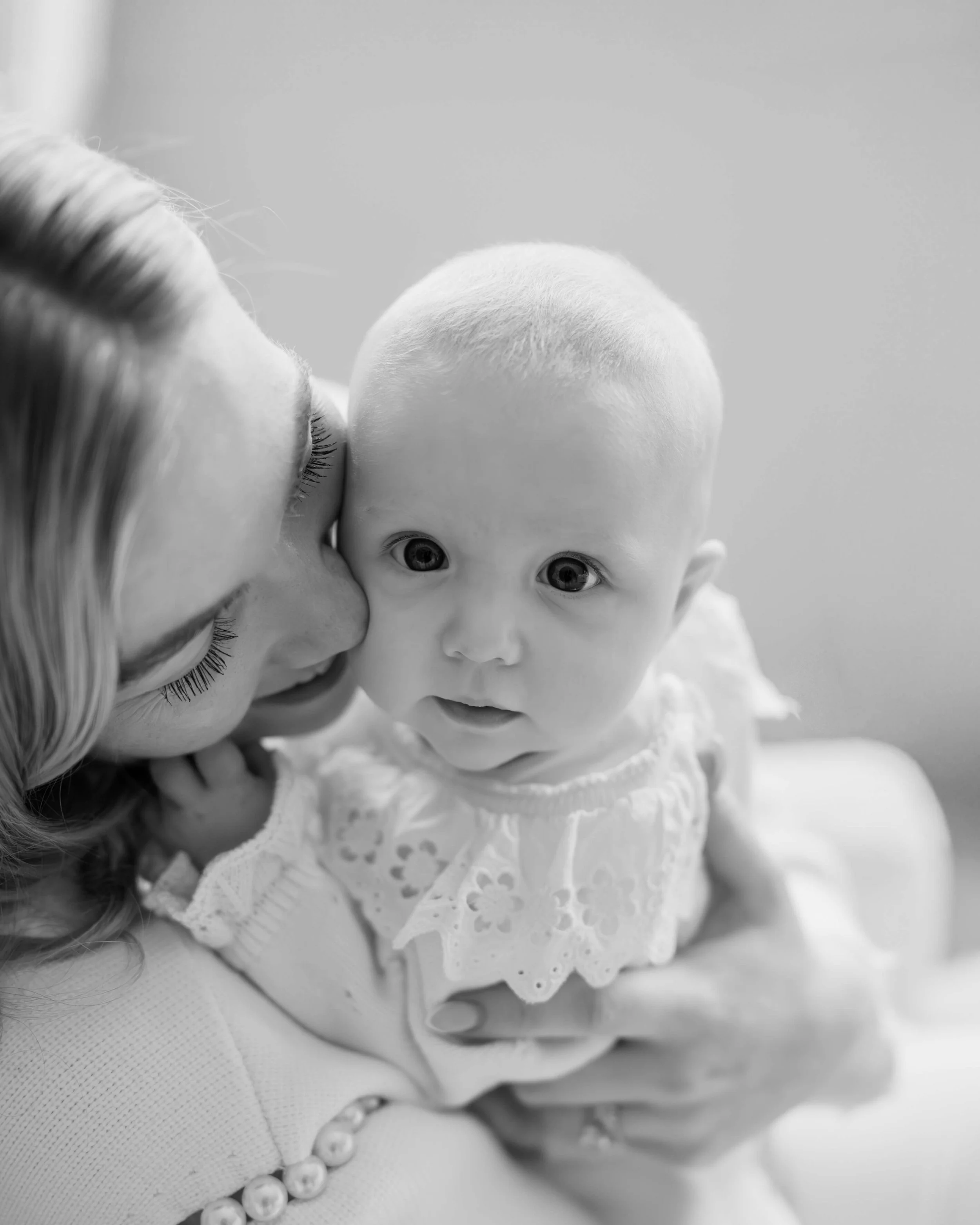 dublin-baby-photoshoot-mum-cuddling-baby.jpg